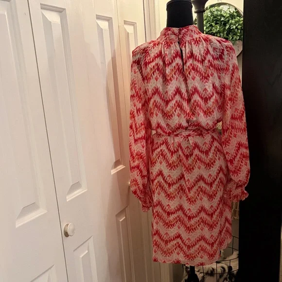 Jade Red and White Long Sleeve Dress - Picture 2 of 9